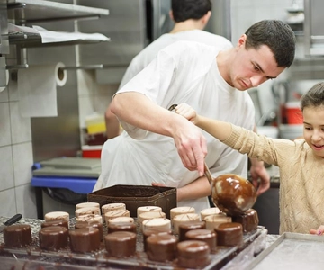 Paris: Behind the Scenes Bakery Tour with Breakfast