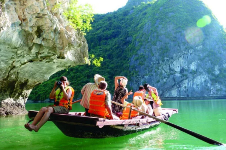 Desde Hanoi: crucero de 3 días por la bahía de Ha Long y la isla de Cat Ba