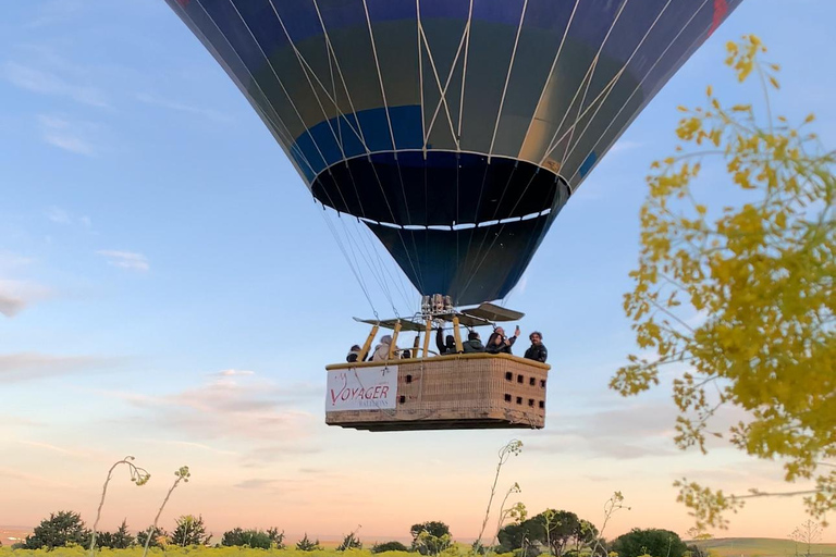 Toledo: Hot-air balloon ride with cava toast