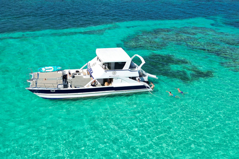 PuntaCana: Private Luxury Family BoatCruise with snorkelling