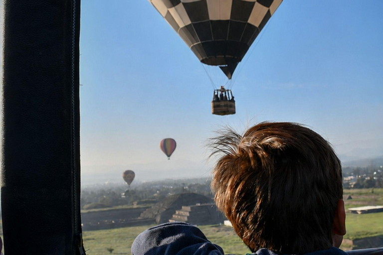 Teotihuacán: Sunrise Hot-Air Balloon Flight Experiences Private Teotihuacán Balloon Flight