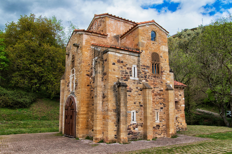 From Oviedo: Trip to Picos de Europa and Potes From Oviedo: Excursion to Picos de Europa and Potes