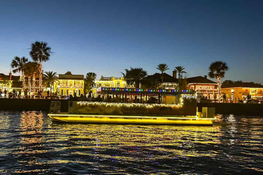 St. Augustine: Bootsfahrt bei den Nights of Lights. Foto: GetYourGuide