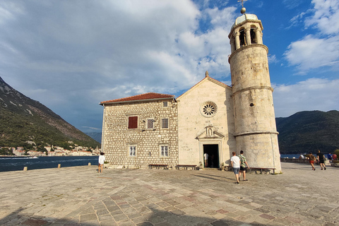 Kotor & Perast: Private Tour with Boat Trip & Oyster Lunch