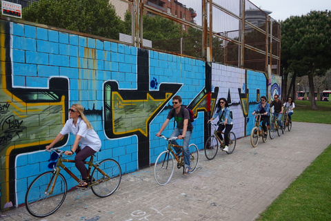 Barcelona: Tour de arte callejero de 3,5 horas en Bamboo BikeBarcelona: 3 horas arte de la calle Tour de bambú de la bici