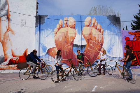 Barcelona: 3,5 uur lange kunsttour door Bamboo BikeBarcelona: 3 uur Street Art Tour door Bamboo Bike