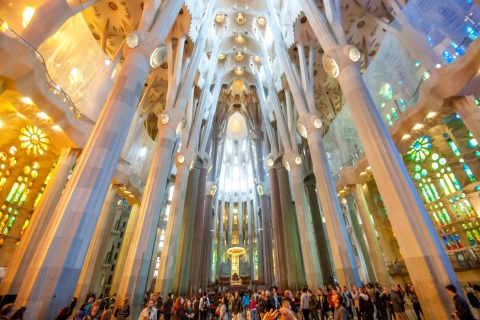 Sagrada Família i wieże: wstęp priorytetowy i przewodnikWycieczka dwujęzyczna z preferowanym j. niemieckim o 16.00