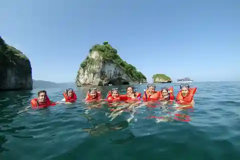Puerto Vallarta : Arcos Mismaloya Boat Tour & Snorkel + Beach
