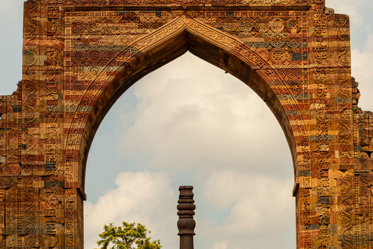 Qutub Minar Tour privado en coche con Salta la colaTour privado de Qutub Minar en coche