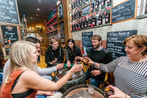 Barcelona: Tour de vinos y tapas para amantes de la comida española