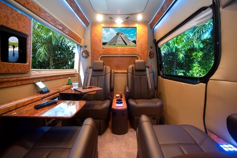 Cancun Limousine - Airport Transportation