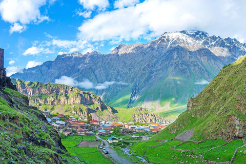 Depuis Tbilissi : Excursion guidée à Kazbegi Gudauri et Ananuri