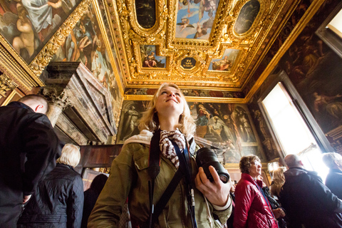 Venezia: Tour con salta fila di Palazzo Ducale con le prigioniTour in inglese