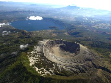 コンボ デイ ツアー : コロニアル ルートと火山