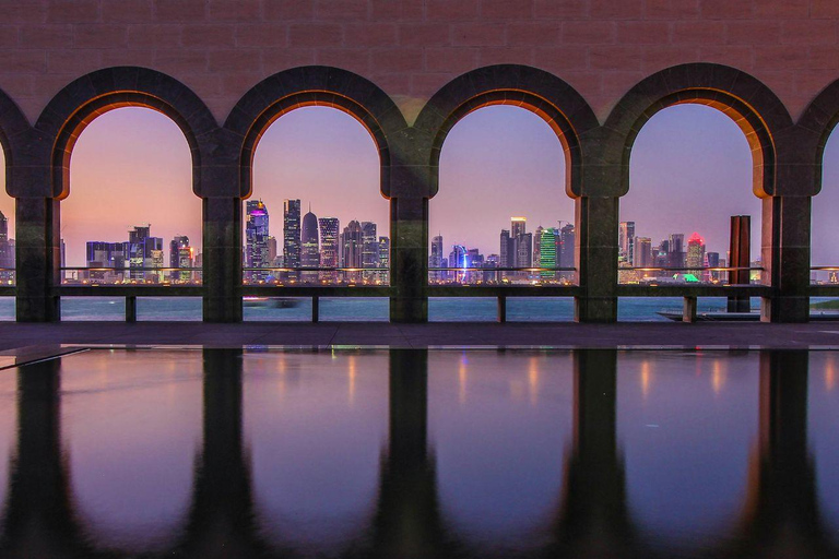 Doha: Guided Night Tour with Lights, Culture & Landmarks