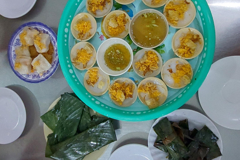 Hue: tour gastronomico a piedi con guida localeTour gastronomico di Hue con guida locale