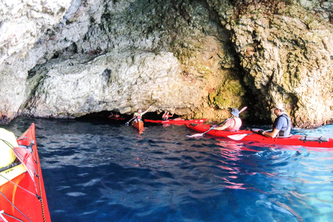 Lefkada: Tour della Grotta Azzurra in kayak con un assaggio della Grecia