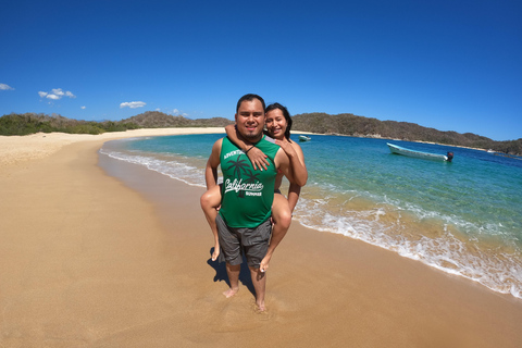 Private yacht tour of the Huatulco Bays Small yacht for 8 people