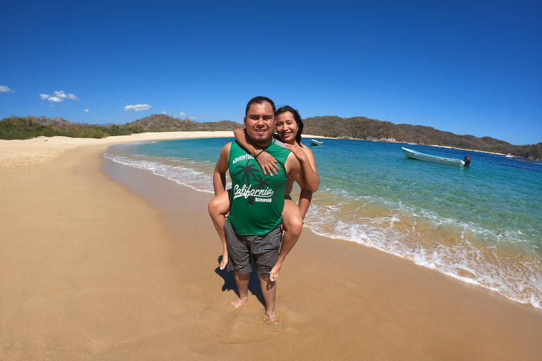 Private yacht tour of the Huatulco Bays Small yacht for 8 people