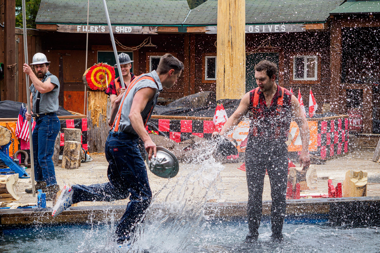凯奇坎伐木工表演和螃蟹盛宴