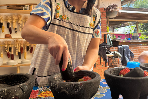 Oaxaca: Cooking Class with Market Tour and Mezcal Tasting