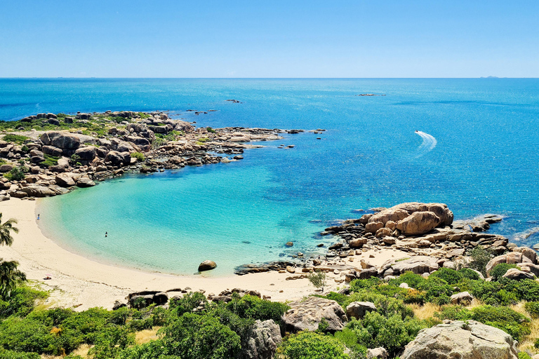 Bowen Discovery - Top of the Whitsundays