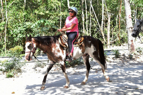 Cancun: Wycieczka przygodowa z konno, Cenote, ATV, ZiplinesWspólny transport ATV z Tulum