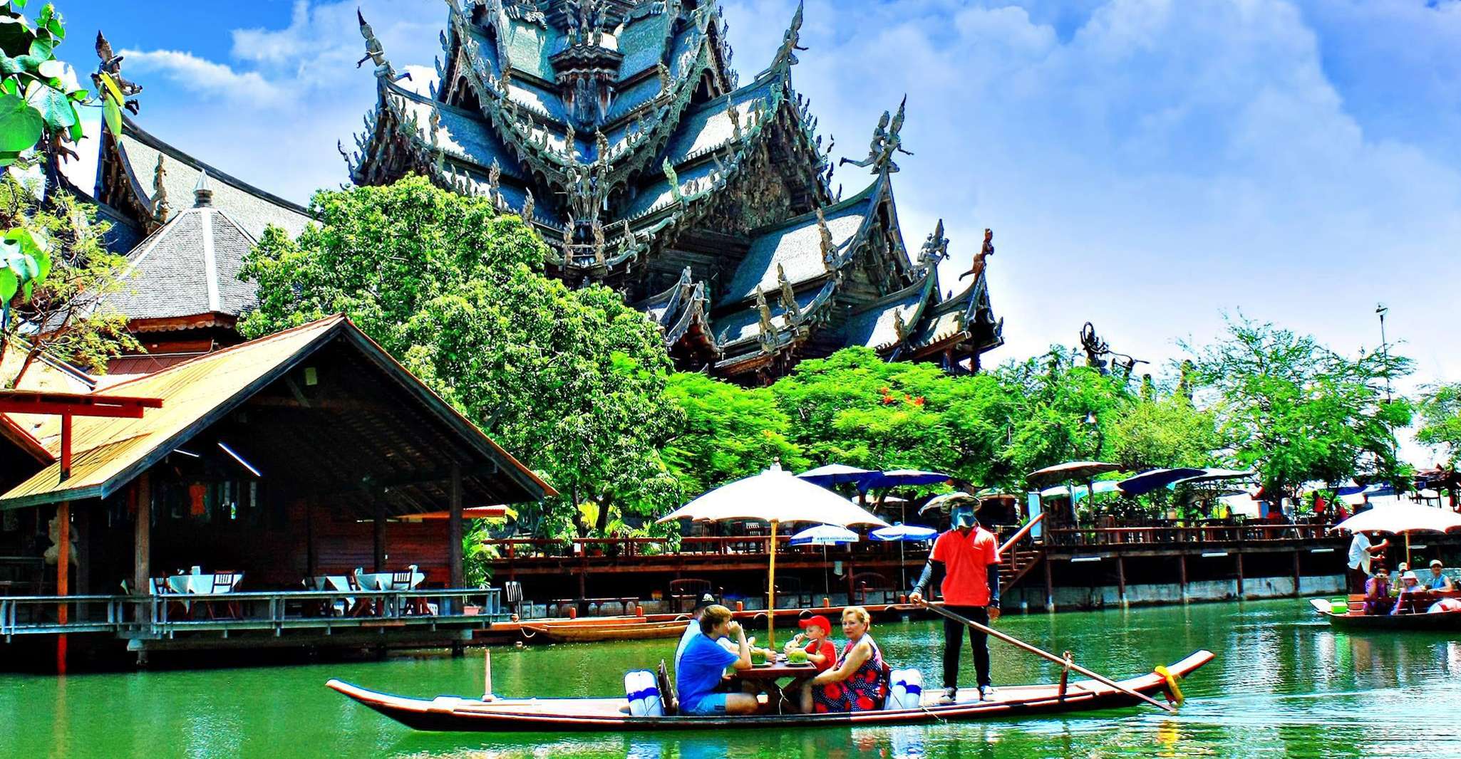 Bangkok: Pattaya Truth Sanctuary Guided Tour & Coral Island