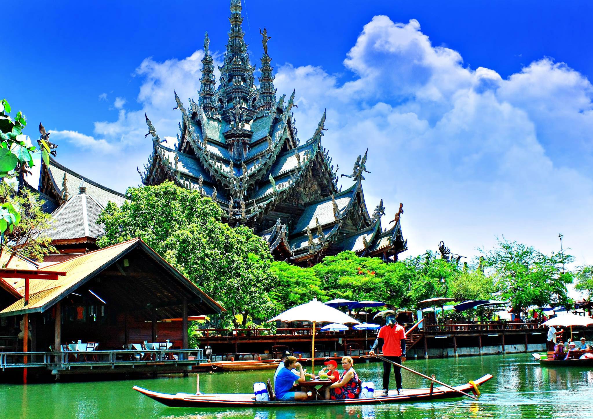 Bangkok: Pattaya Truth Sanctuary Führung & Coral Island