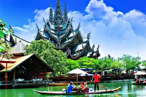 Bangkok : visite guidée du sanctuaire de la vérité de Pattaya et de l'île de Corail
