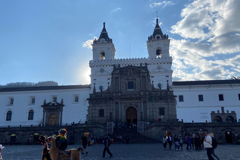 Quito: Tour Clásico, Explora el Casco Antiguo y la Línea Equinoccial