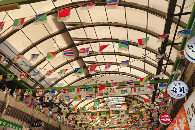 Excursion d&#039;une journée à Séoul : palais Gyeongbok, Bukchon, marché de GwangjangB. Palais Gyeongbokgung, Bukchon, marché Gwangjang et vue nocturne