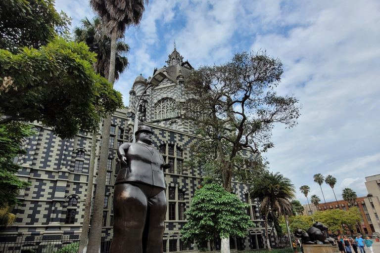 « Medellín dévoilée » Comuna 13, Plaza Botero et téléphérique« Medellín dévoilée » : Comuna 13, Plaza Botero et téléphérique