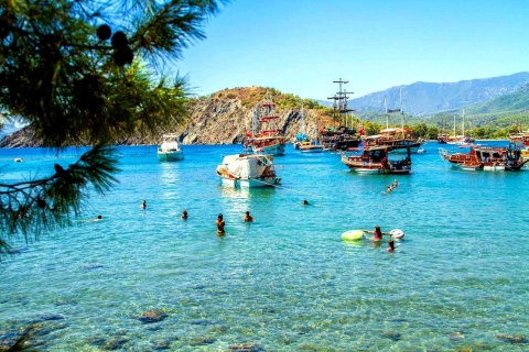 Wikinger-Bootsfahrt in den malerischen Buchten vor KemerTour mit Abholung von Hotels in Antalya