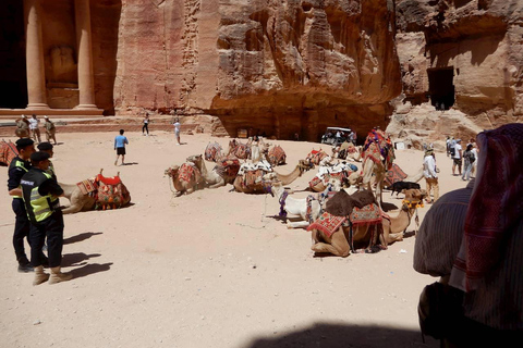 من عمّان: شهر عسل في الأردن لمدة 4 أيام مع رحلة رومانسية