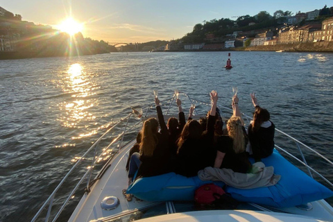 Porto: Douro River Cruise / Welcome Drink/with sunset optionPorto: Douro Sunset River Cruise with Welcome Drink