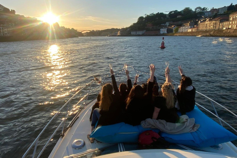 Porto: Douro River Cruise / Welcome Drink/with sunset optionPorto: Douro Sunset River Cruise with Welcome Drink