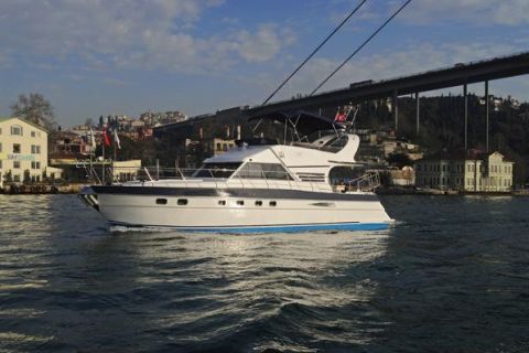 Istanbul 2-Hour Private Bosphorus Yacht Tour