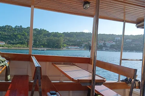 Croisière dans les îles Elaphites avec gastronomie locale au Captain's H