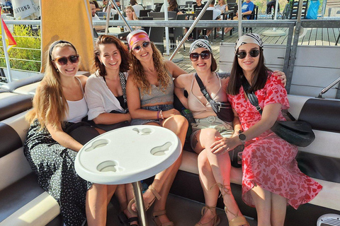 Wroclaw: Sunset Catamaran Cruise with Drink and Music