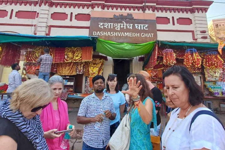 En helig resa: Båttur, Ganga Aarti och lokal gatutur