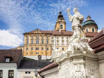 Wachau, Stift Melk, Salzburg (Sound of Music) und Bootsfahrt!
