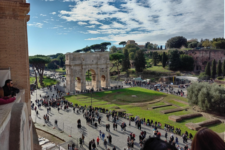 Tour privado del Coliseo y del Foro Romano con recogida en el hotel