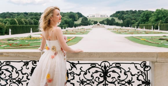Vienna: Private Schönbrunn Gardens Photoshoot