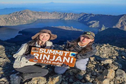 Góra Rinjani: 3D-2N Szczyt, Pływanie w Jeziorze i Gorące Źródła