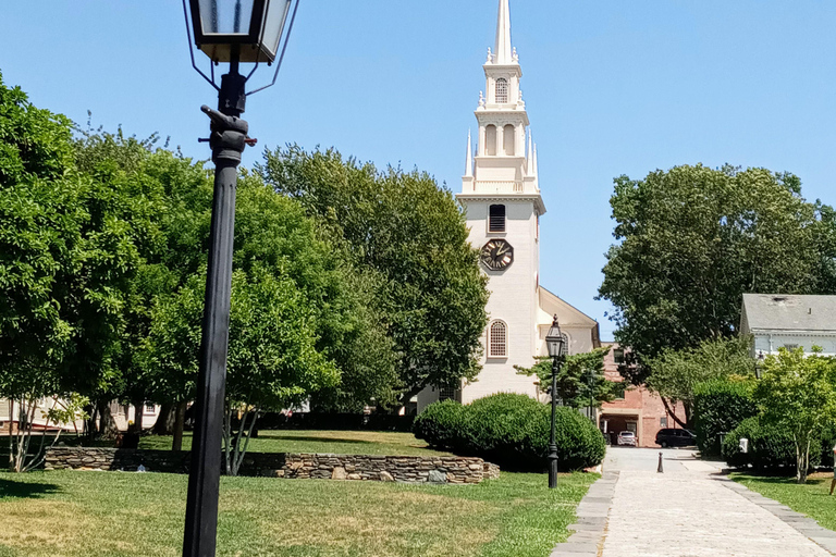 Historyczne atrakcje Newport, RI z pozłacaną epoką