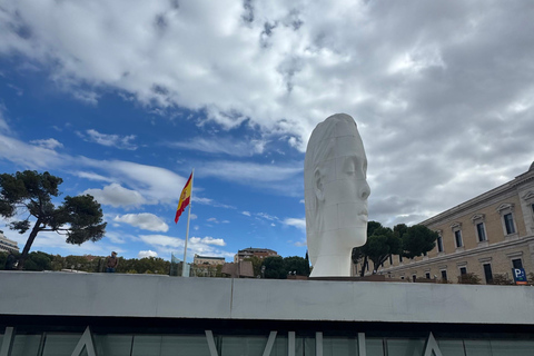 Madrid: Private Tuk Tuk Tour with Expert Guide and Panoramic Views The Classics Tour ~ Discover Madrid in 60 minutes from your STARTING POINT!