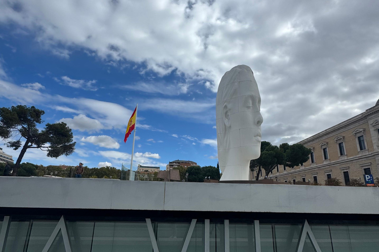 Madrid: Private Tuk Tuk Tour with Expert Guide and Panoramic Views The Classics Tour ~ Discover Madrid in 60 minutes from your STARTING POINT!