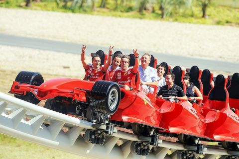 Vanuit Dubai: Ferrari World, WB, Yas Waterworld met vervoer