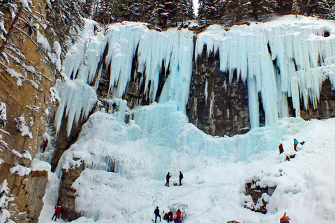 Patinaje sobre hielo en el Lago Louise y Paseo sobre hielo en el Cañón JohnstonLago Louise y Cañón Johnston